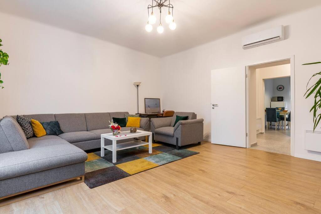 Petrova Street Apartment Загреб Екстериор снимка